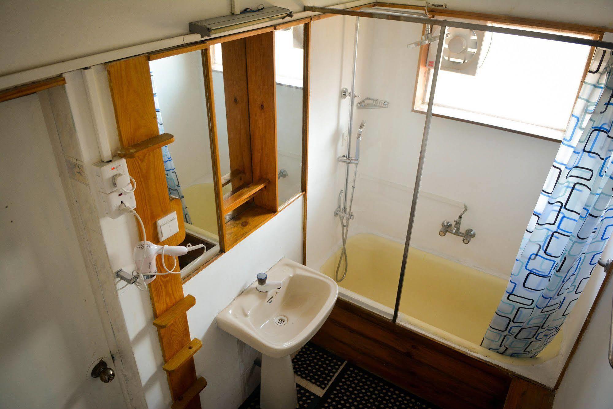 Explore Hostels Negombo Kochchikade المظهر الخارجي الصورة